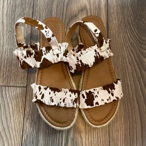Pierre dumas cow print wedges